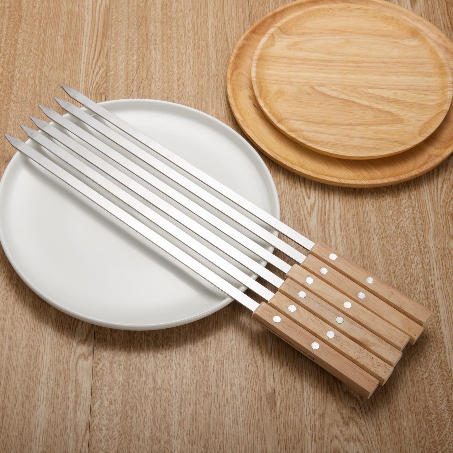 IMEEA Flat Kebab Skewers displayed on a plate on the tabletop showcasing the product design
