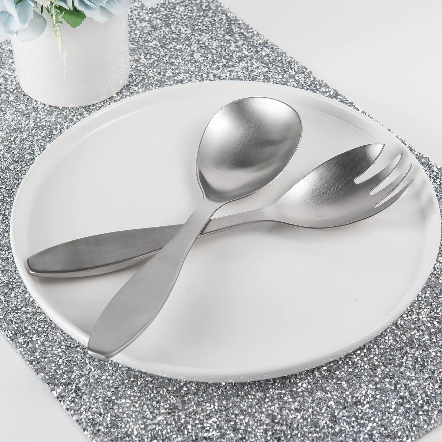 Smooth ergonomic handle SUS304 stainless steel salad servers set close-up
